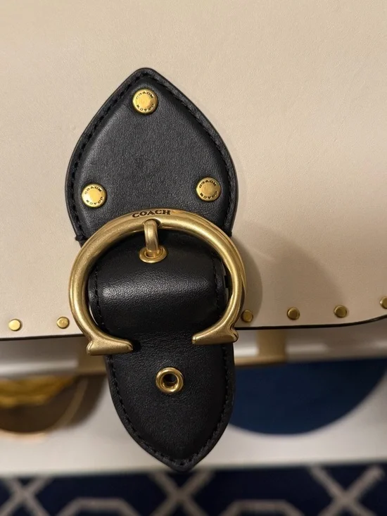 Like New Coach Beat Shoulder Bag - Picture 10 of 11